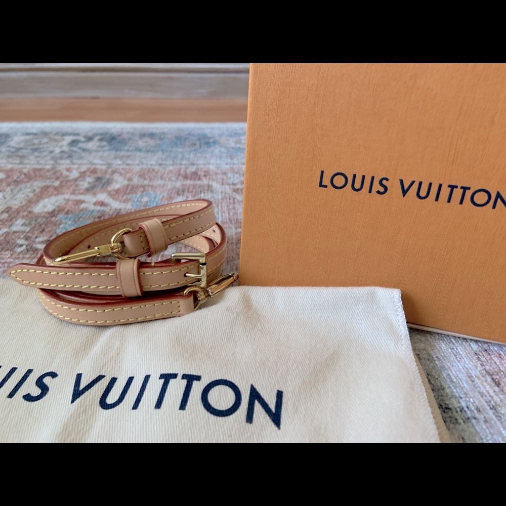 Louis Vuitton 12mm long Vachetta adjustable shoulder strap